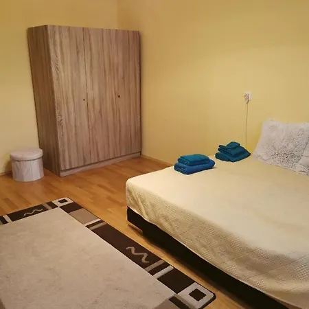 Maria Vendeghaz Apartman Lesenceistvand