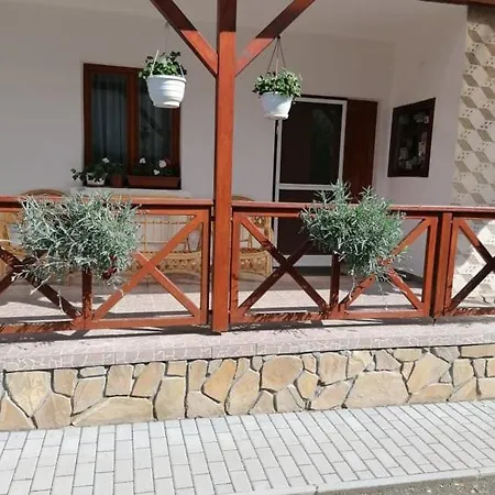Maria Vendeghaz Apartman